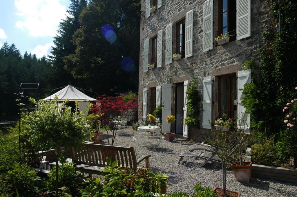 Le Moulin Des Farges Bed & Breakfast Meymac Exterior photo