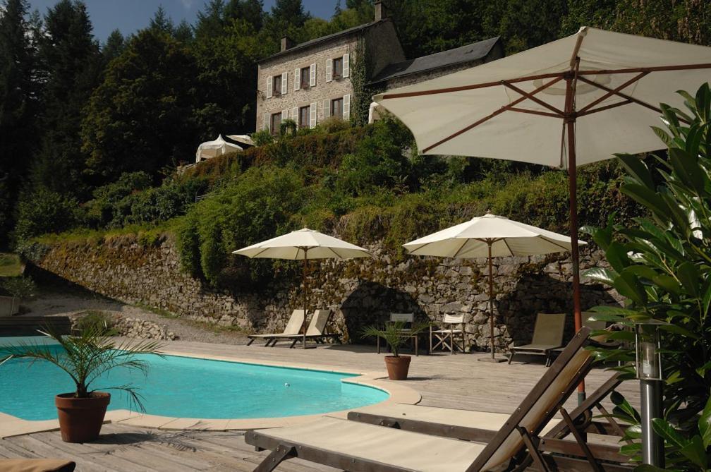 Le Moulin Des Farges Bed & Breakfast Meymac Exterior photo