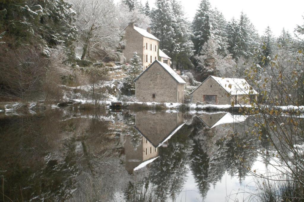 Le Moulin Des Farges Bed & Breakfast Meymac Exterior photo