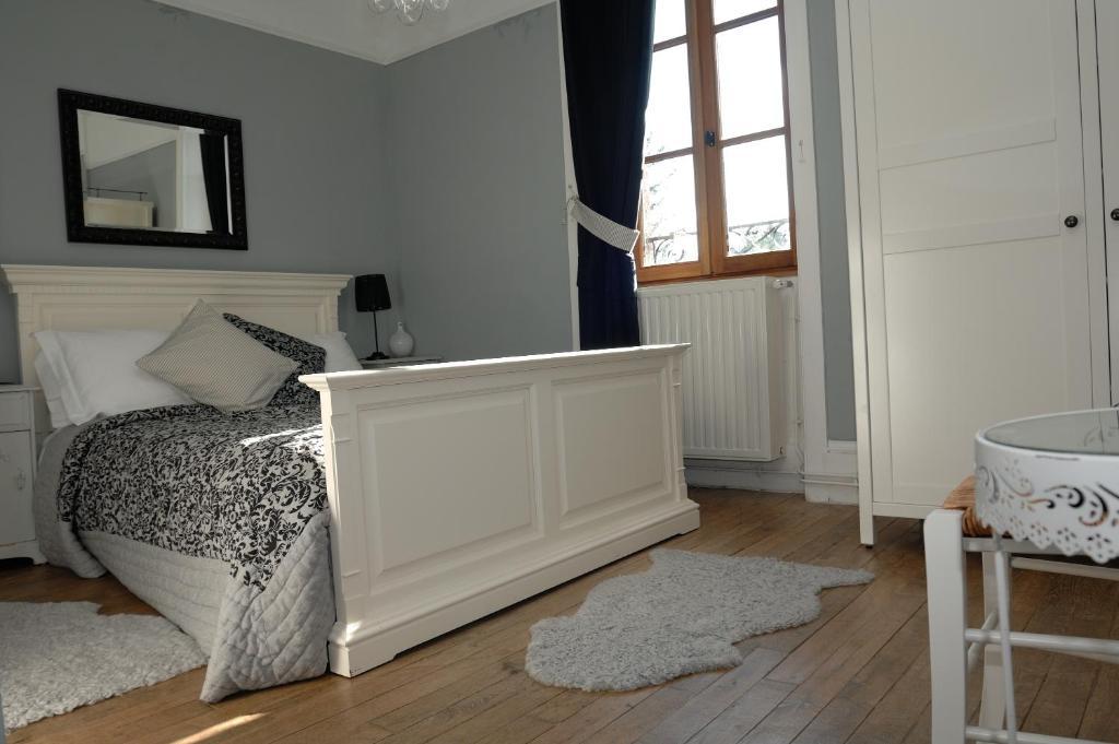 Le Moulin Des Farges Bed & Breakfast Meymac Room photo