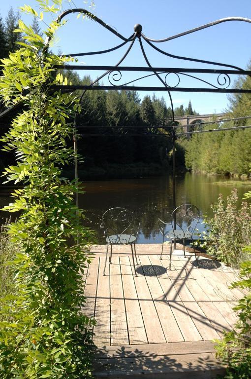 Le Moulin Des Farges Bed & Breakfast Meymac Exterior photo